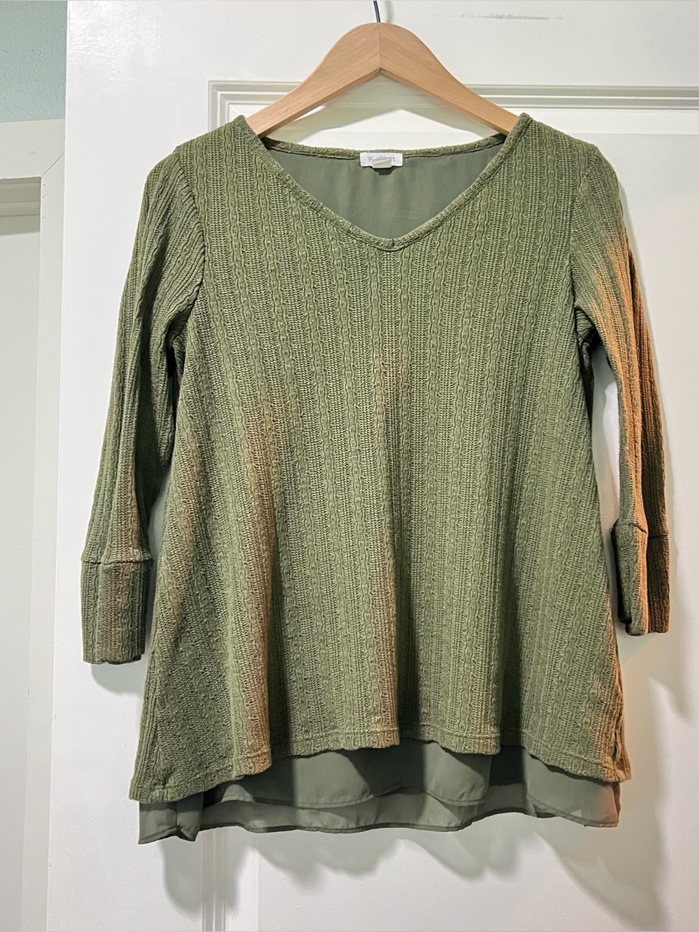 Westport Women’s Olive Green Lined V-Neck Top Size Small Sweater